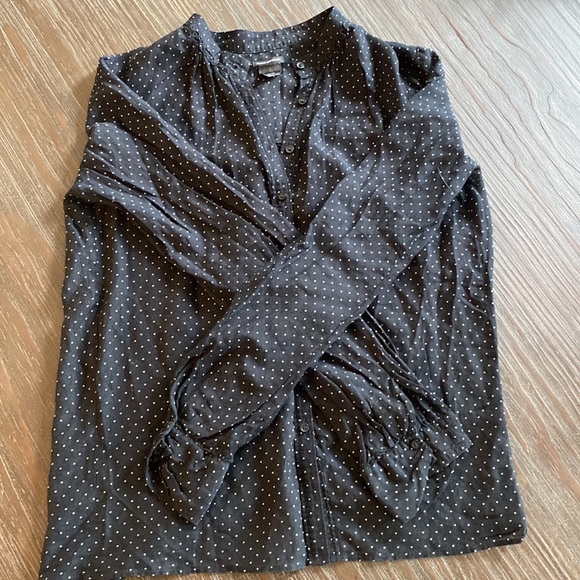 Club Monaco ladies blouse in black with white polkadots. Size extra small - Picture 4 of 7